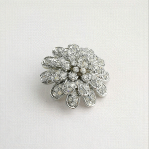 Nwt Chrysanthemum Flower crystal brooch pin silver tone